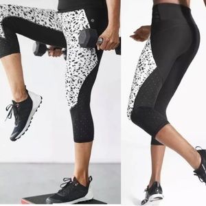 Athleta Trucool Stealth Black White Crop Capri Leggings